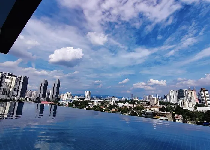 Infinity Pool! High Speed Wifi! Rica Residence!