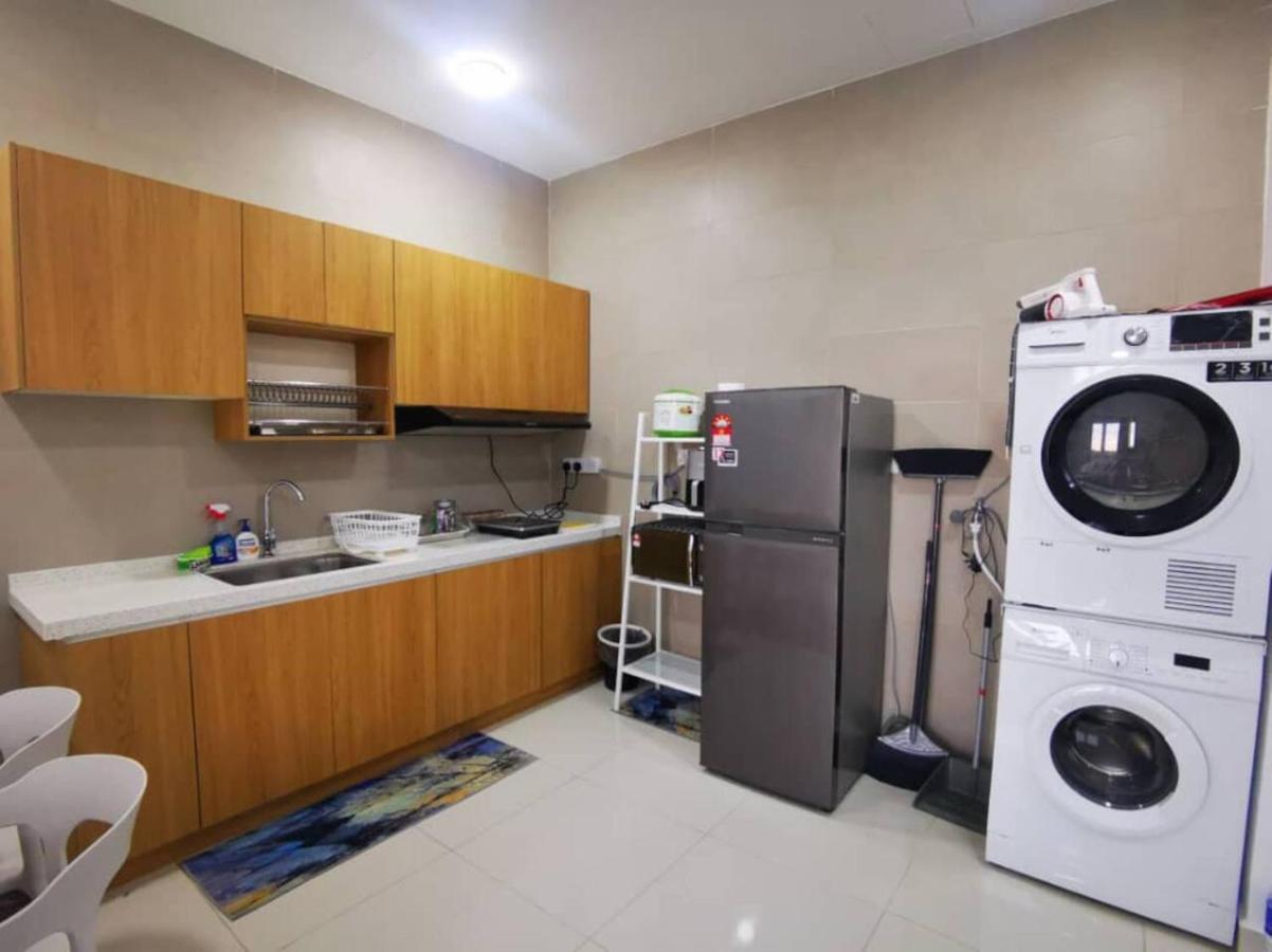 Apartment Infinity Pool! High Speed Wifi! Rica Residence!