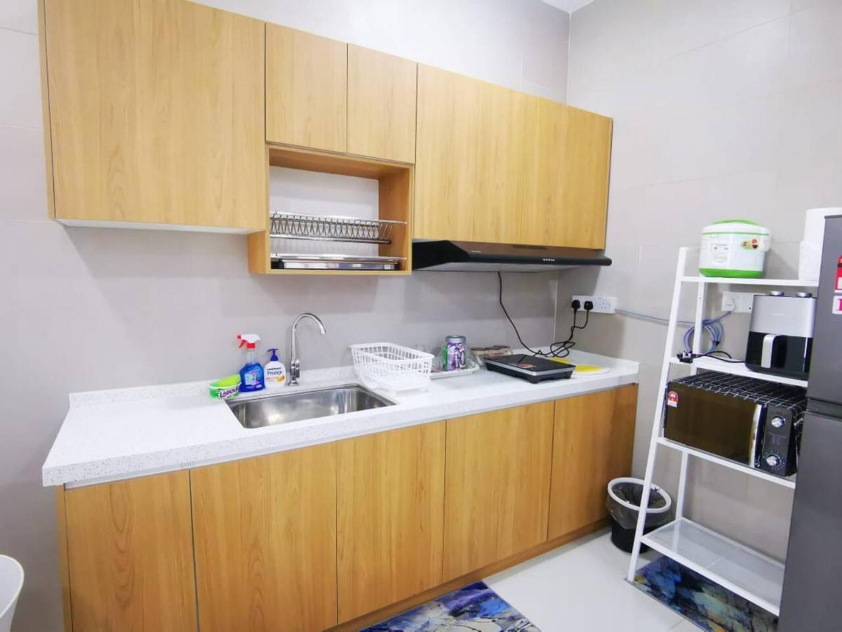 Apartment Infinity Pool! High Speed Wifi! Rica Residence!
